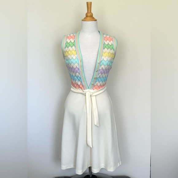 Fabulous 70s Vintage Sleeveless V-Neck Sundress! Fits like an XS - by Bleeker St - Picture 3 of 15